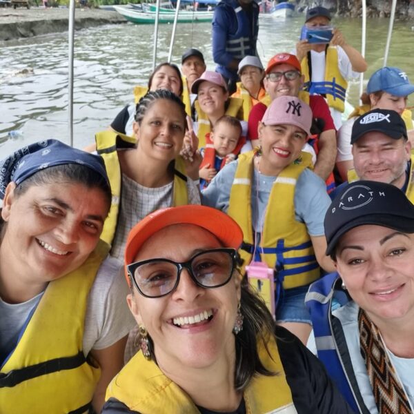 Tour ballenas pacifico colombiano